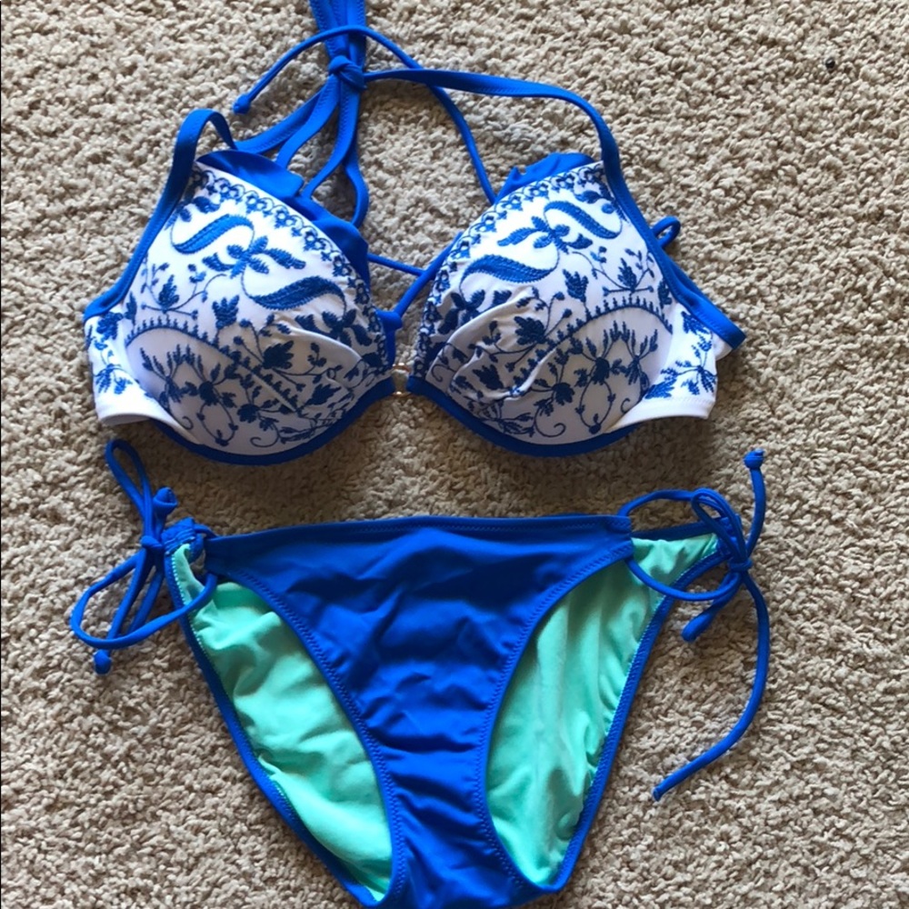Victoria’s Secret bikini set